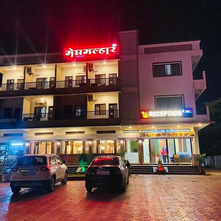 Hotel Meghmalhar Lodging Jejuri Zewnętrze zdjęcie