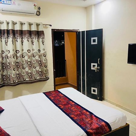 Hotel Meghmalhar Lodging Jejuri Zewnętrze zdjęcie
