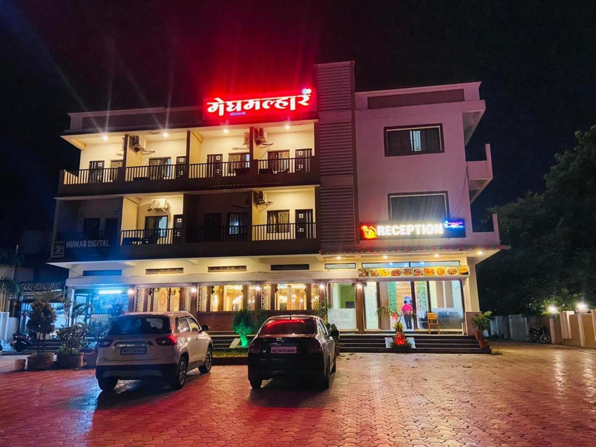 Hotel Meghmalhar Lodging Jejuri Zewnętrze zdjęcie