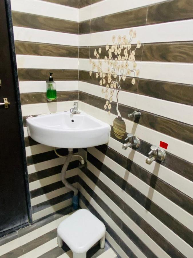 Hotel Meghmalhar Lodging Jejuri Zewnętrze zdjęcie