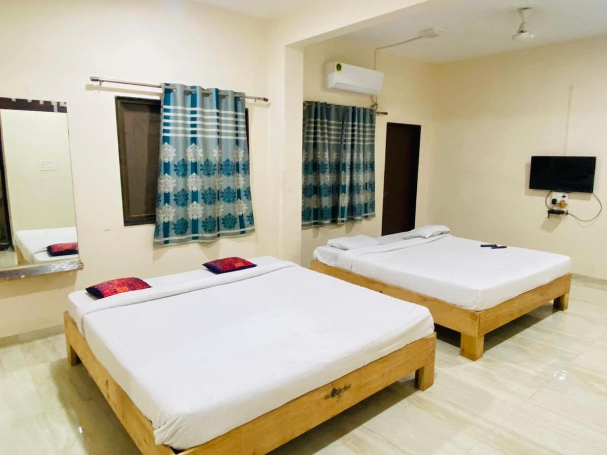 Hotel Meghmalhar Lodging Jejuri Zewnętrze zdjęcie