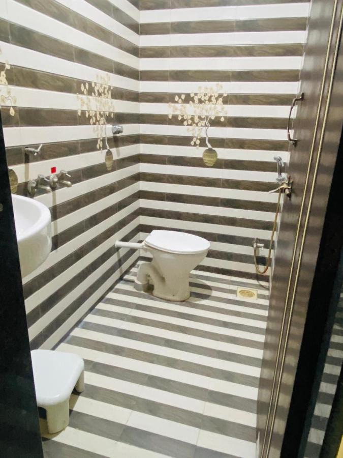 Hotel Meghmalhar Lodging Jejuri Zewnętrze zdjęcie