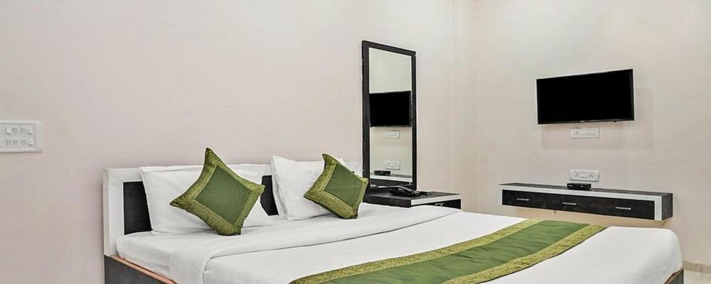 Hotel Meghmalhar Lodging Jejuri Zewnętrze zdjęcie