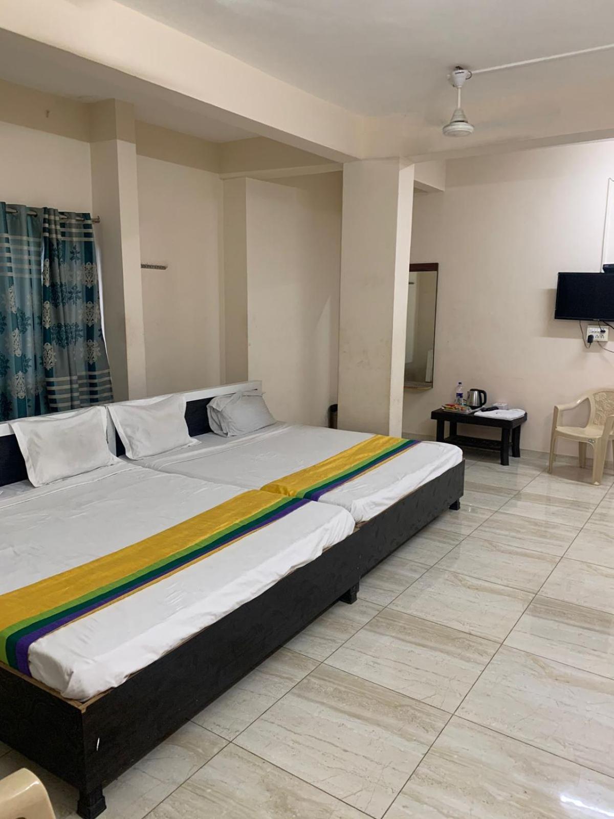 Hotel Meghmalhar Lodging Jejuri Zewnętrze zdjęcie